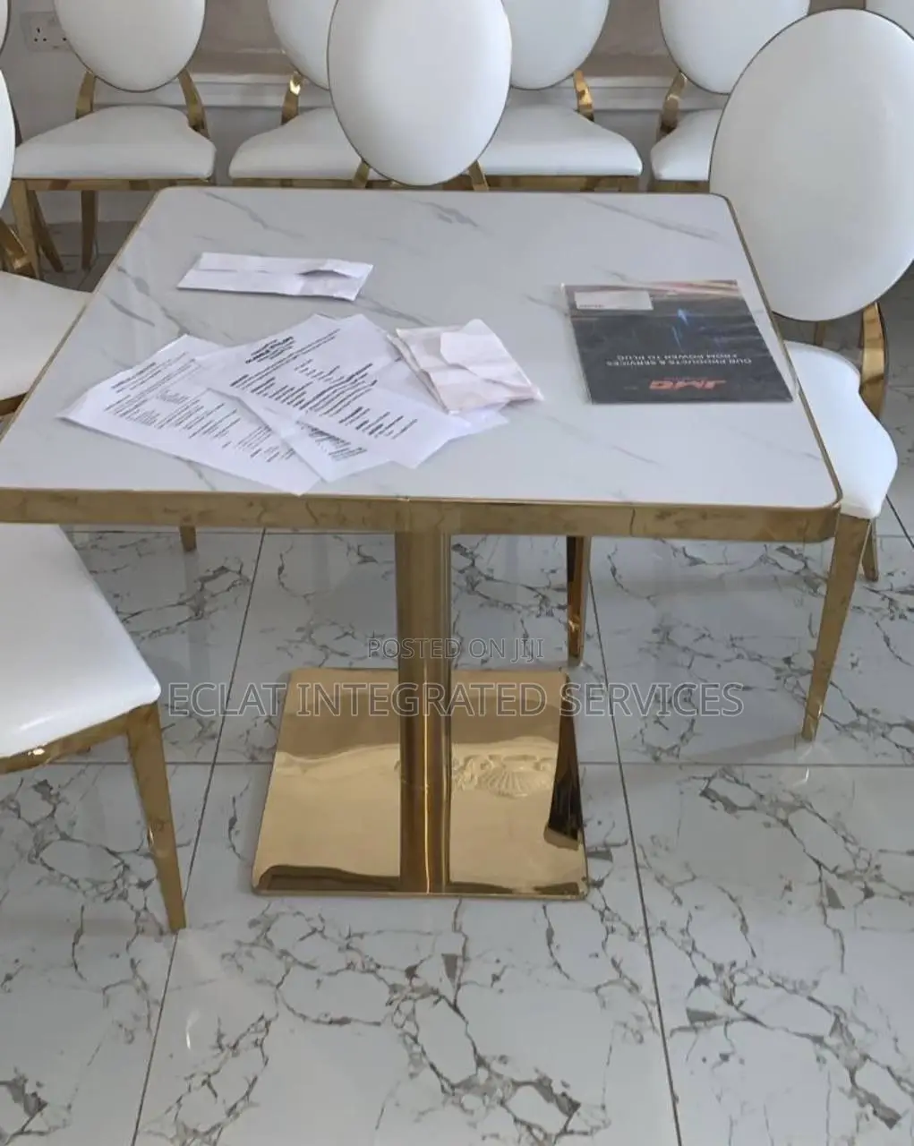 Acylic Table Best for Resturant and Bars