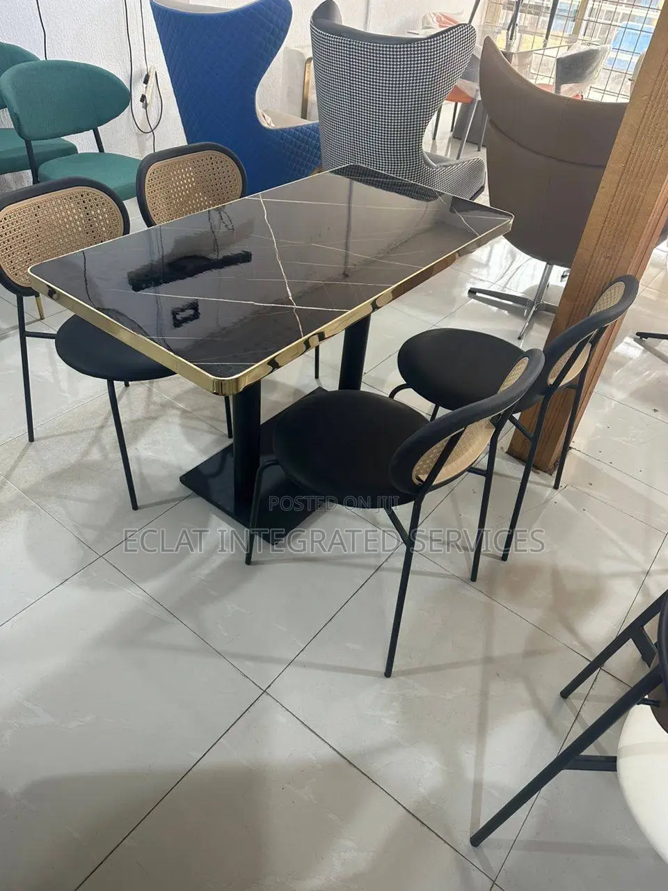 Acylic Table + Chairs for Dining,Resturant and Bars