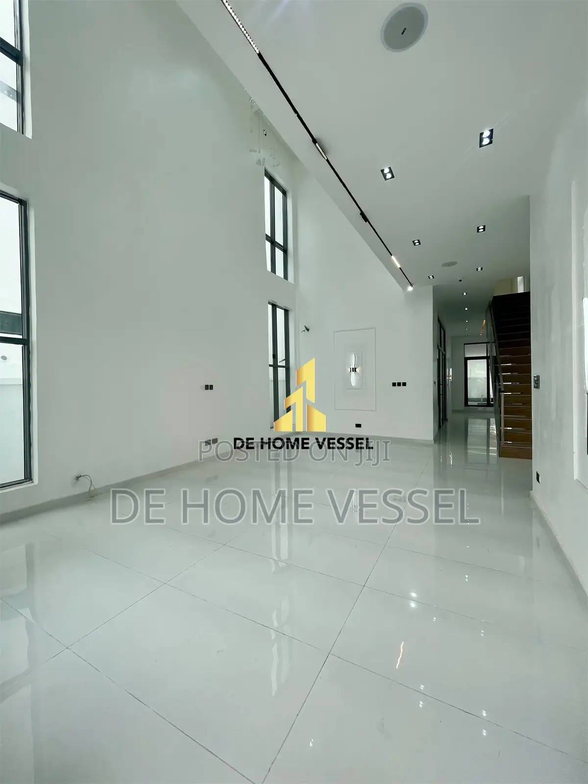 5bdrm Duplex in Osapa london for sale