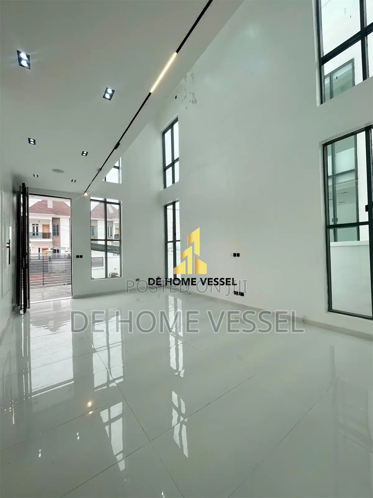 5bdrm Duplex in Osapa london for sale