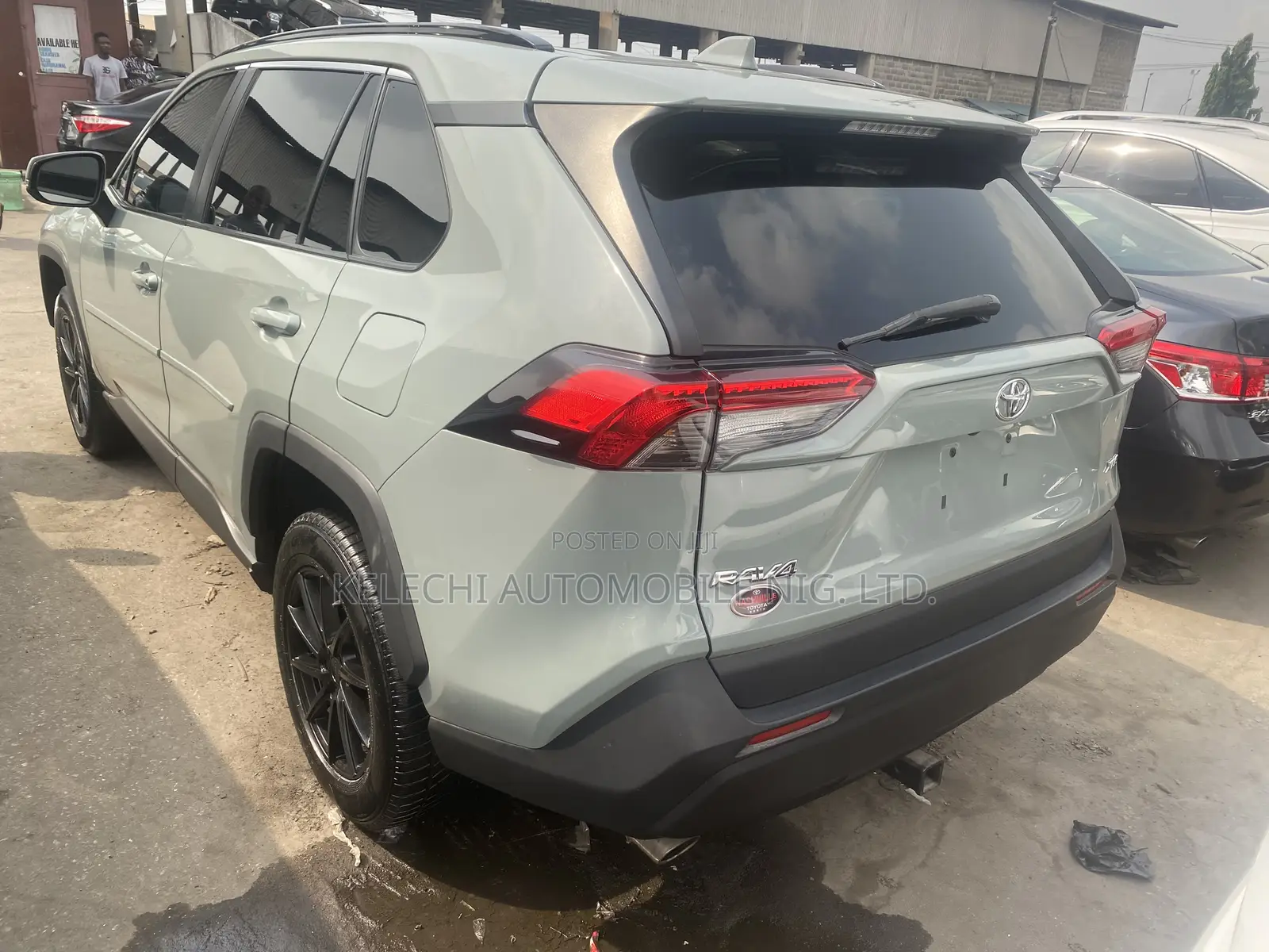 Toyota RAV4 XLE AWD 2019 Gray