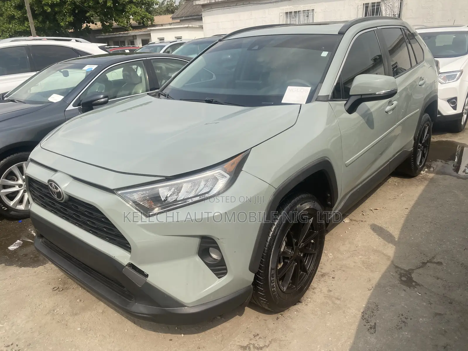 Toyota RAV4 XLE AWD 2019 Gray
