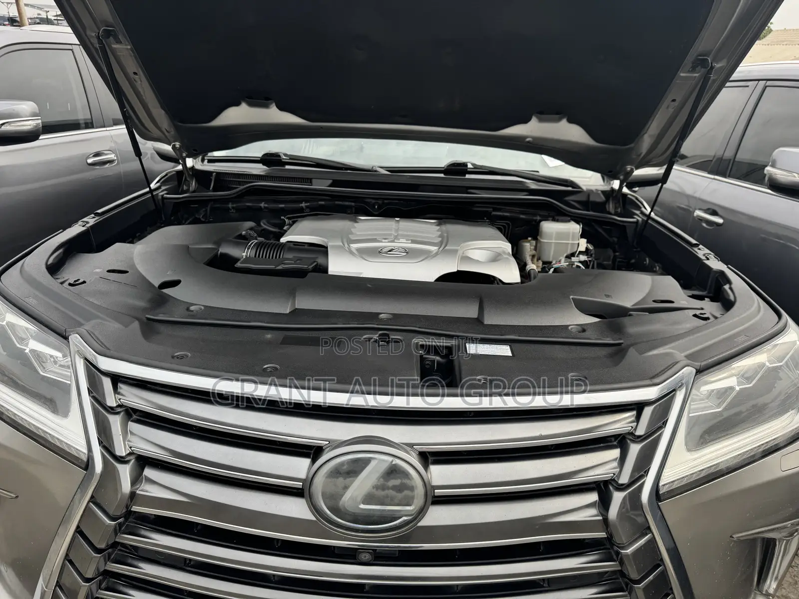 Lexus LX 570 AWD 2017 Gold