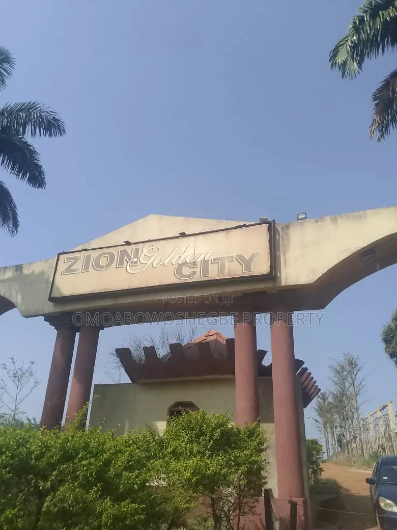 2 Plots at Futa North Gate