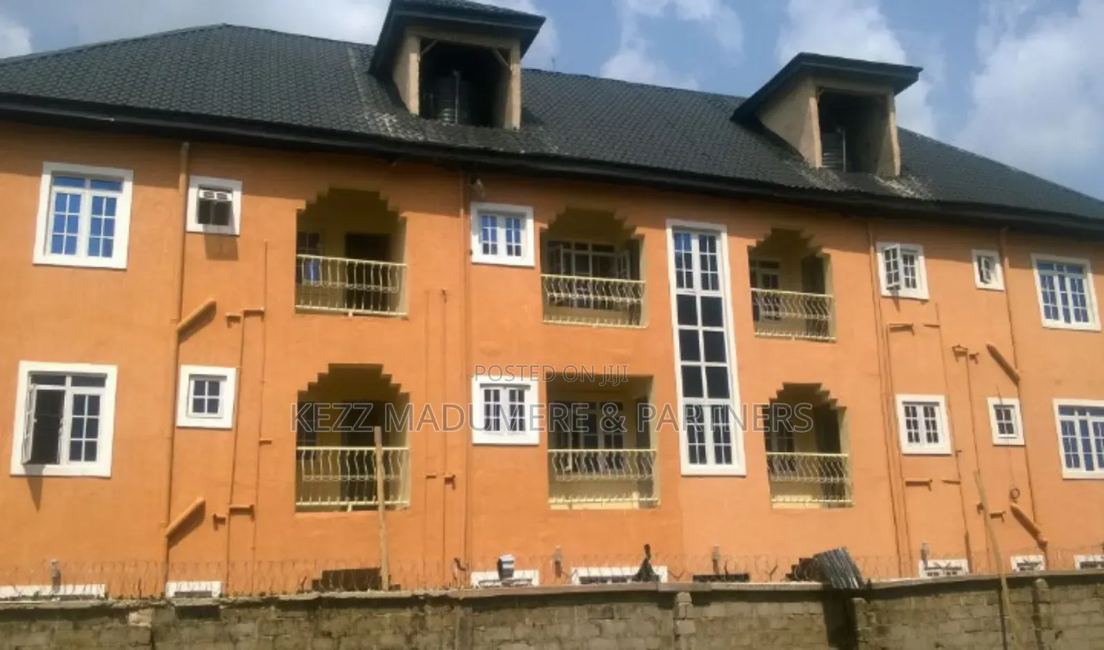 6bdrm Block of Flats in Mcc Road, Owerri, for sale