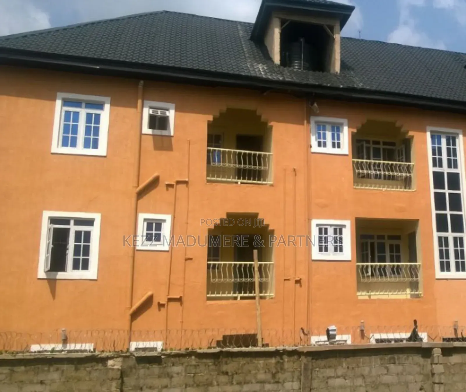 6bdrm Block of Flats in Mcc Road, Owerri, for sale