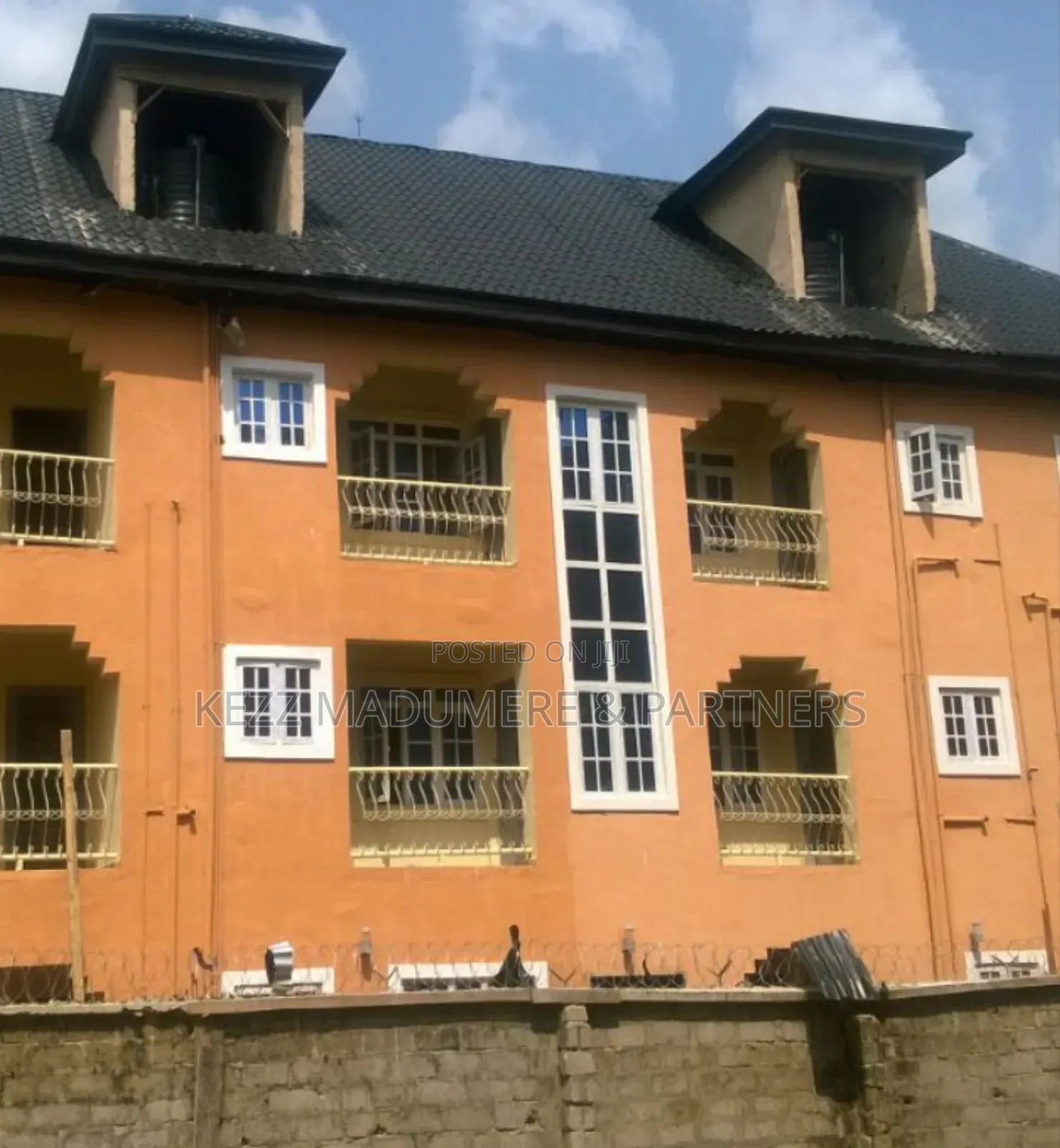 6bdrm Block of Flats in Mcc Road, Owerri, for sale