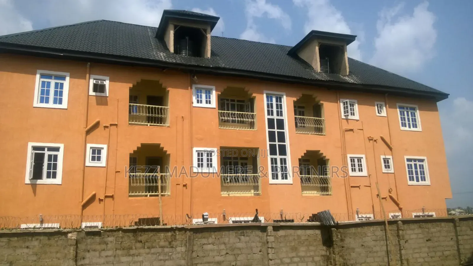 6bdrm Block of Flats in Mcc Road, Owerri, for sale