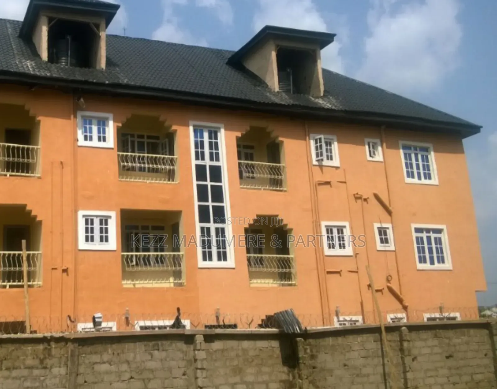 6bdrm Block of Flats in Mcc Road, Owerri, for sale