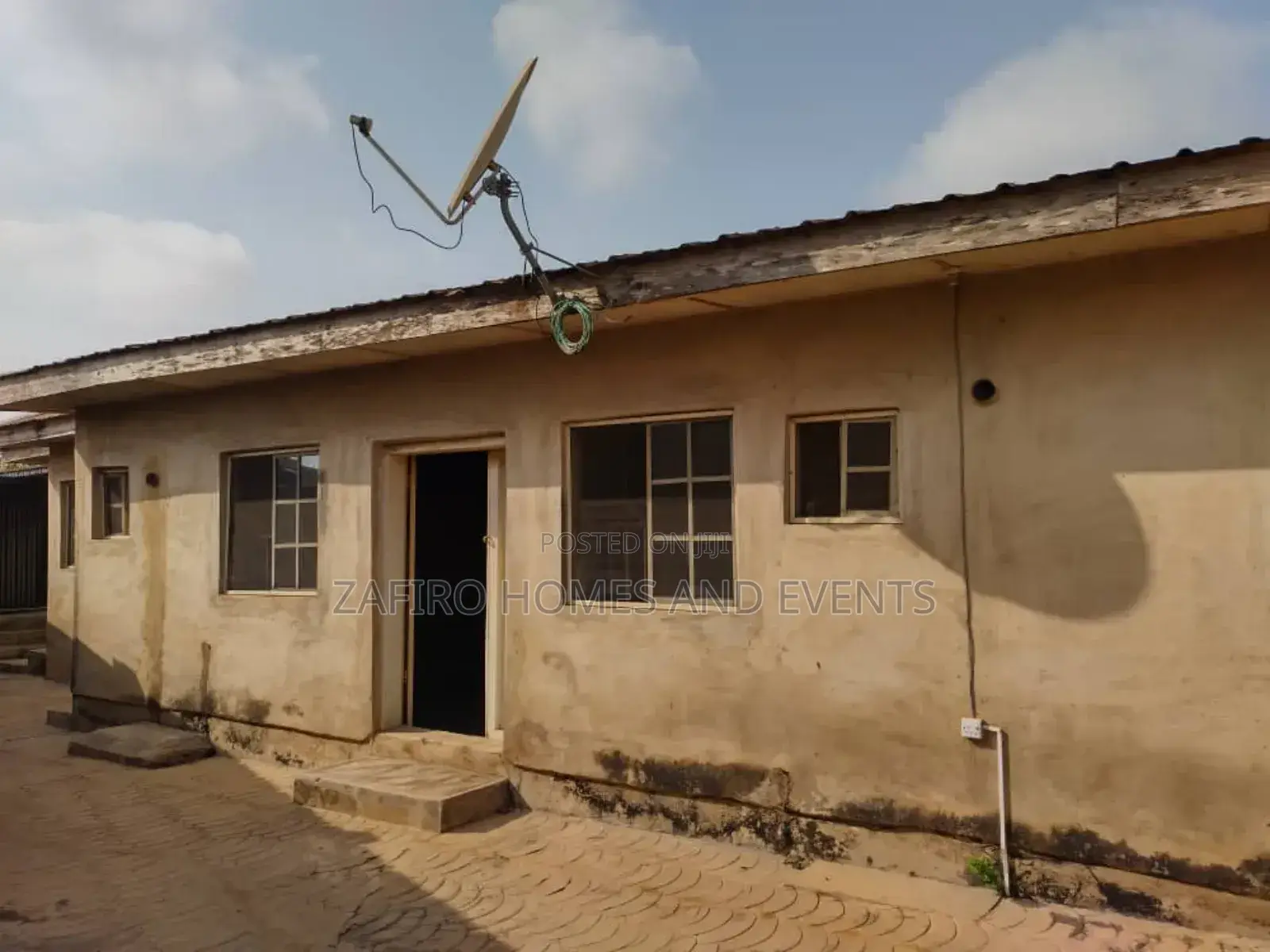 3bdrm Apartment in Zenith Hospital,, Ibadan for sale
