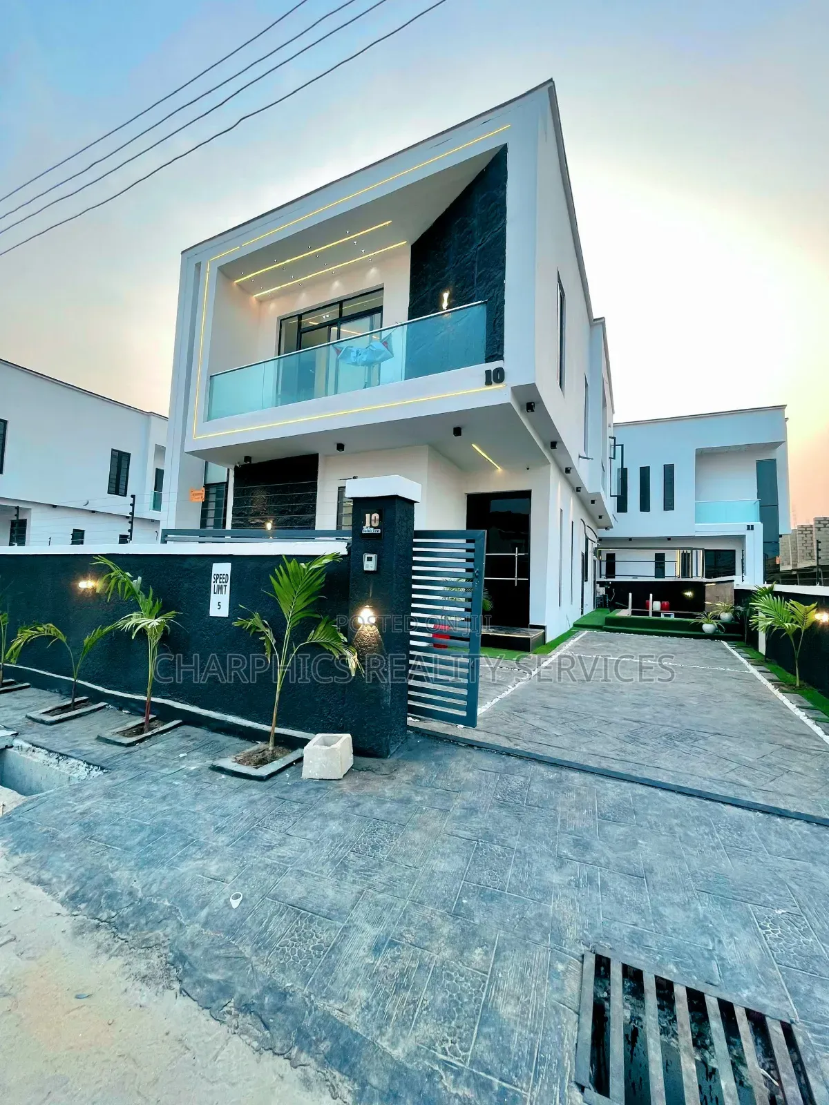4bdrm Duplex in Ikota for sale