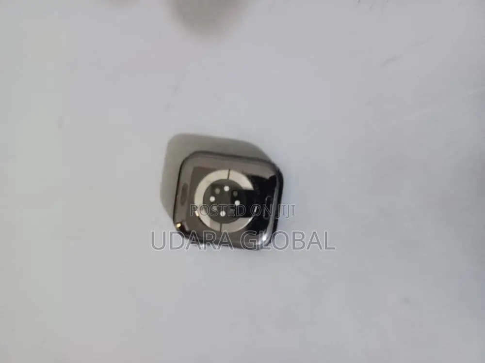 Sparkling Neat Iwatch Series 6 40mm Available for Sale
