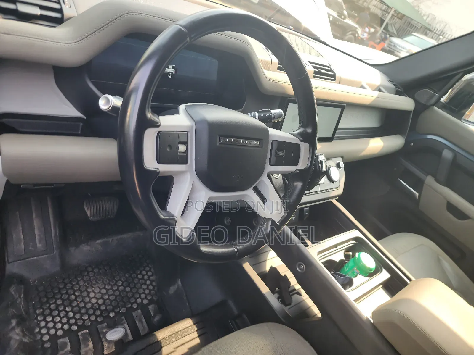 Land Rover Defender 2021