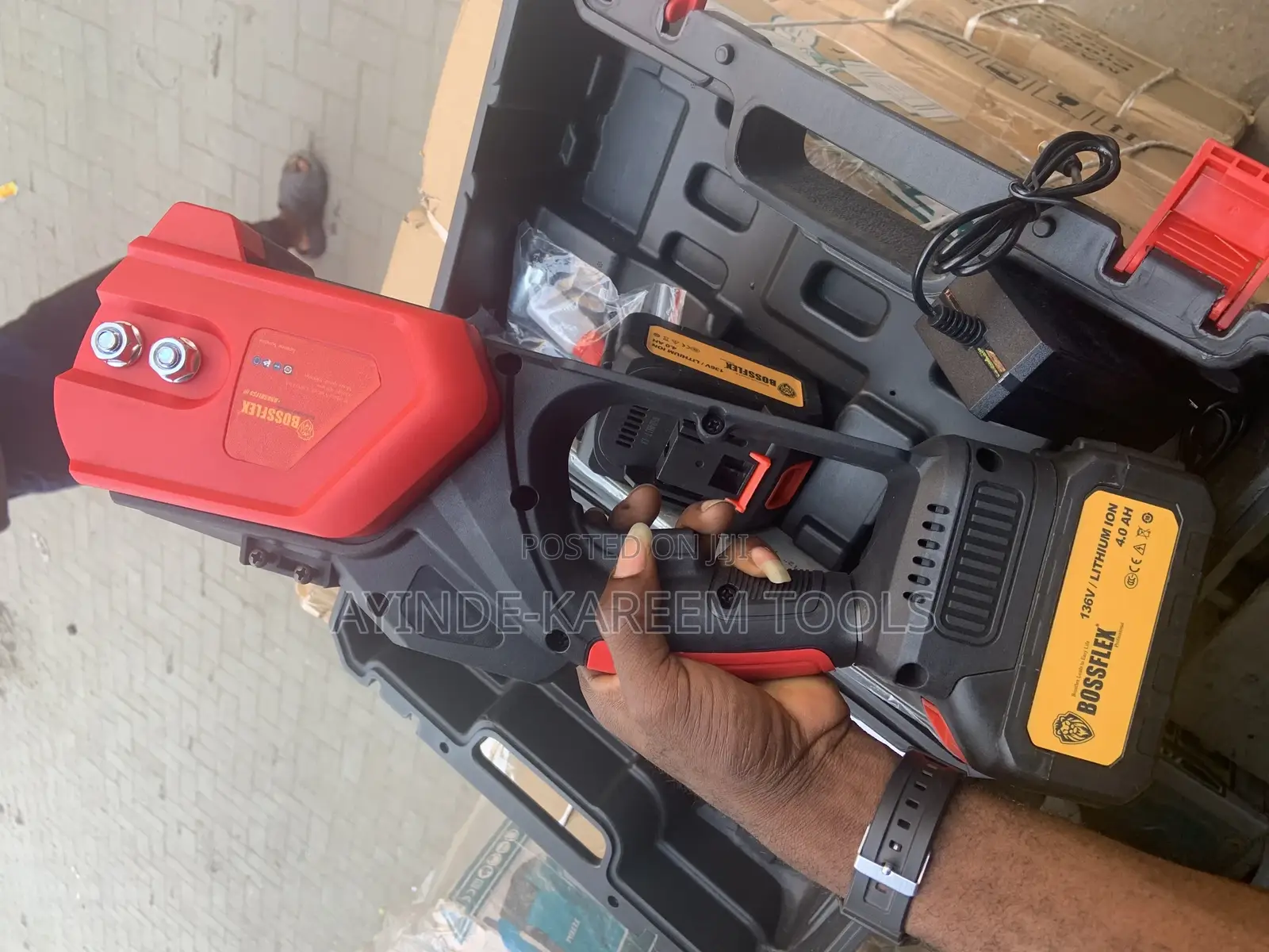 Cordless Chain Saw 12” 136v 4.0ah