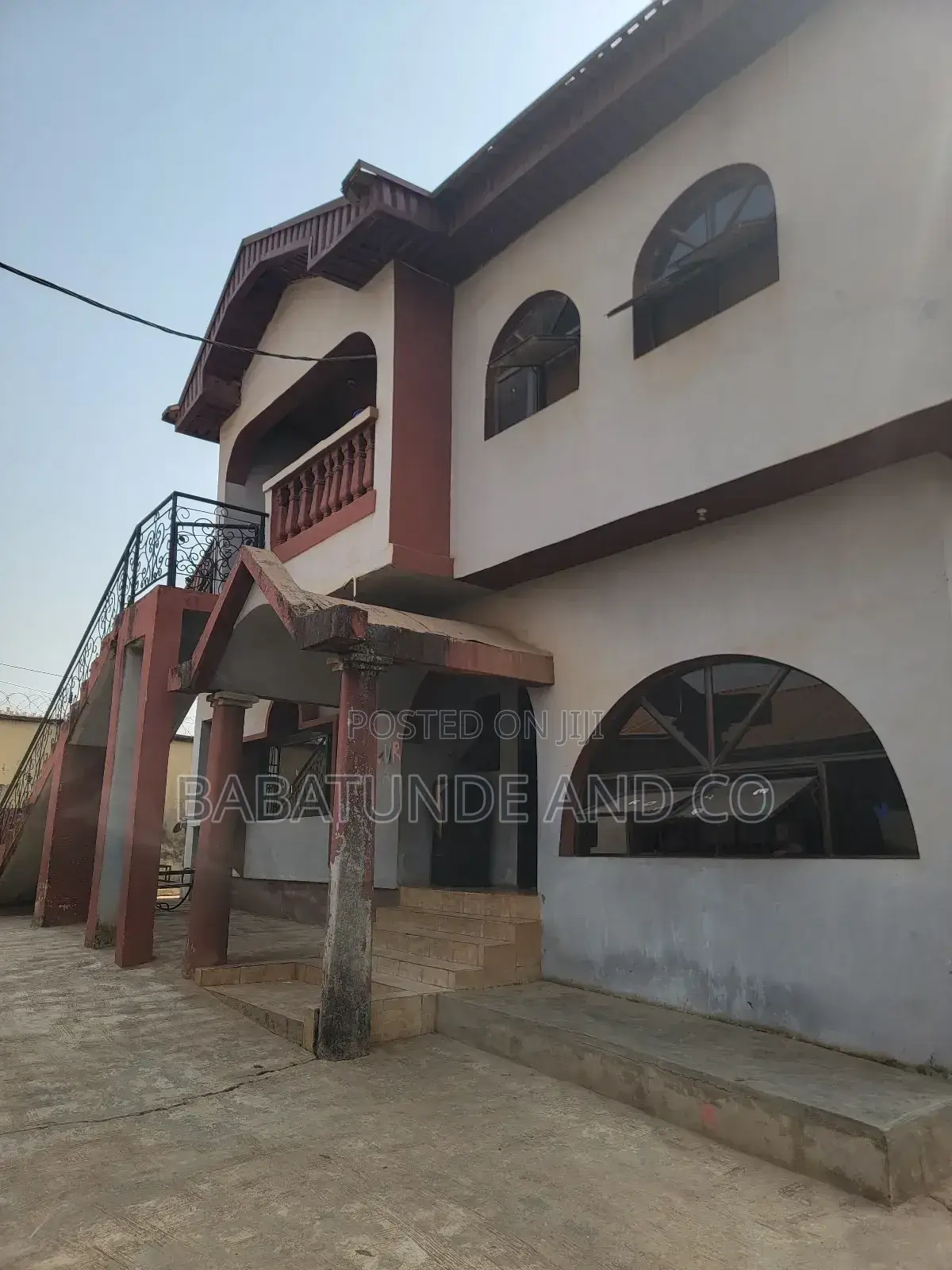 4bdrm Block of Flats in Ologuneru for sale