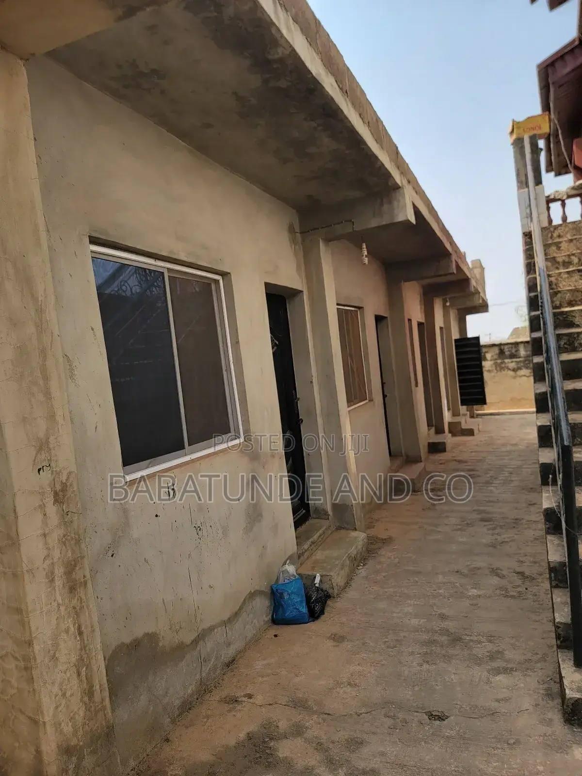 4bdrm Block of Flats in Ologuneru for sale