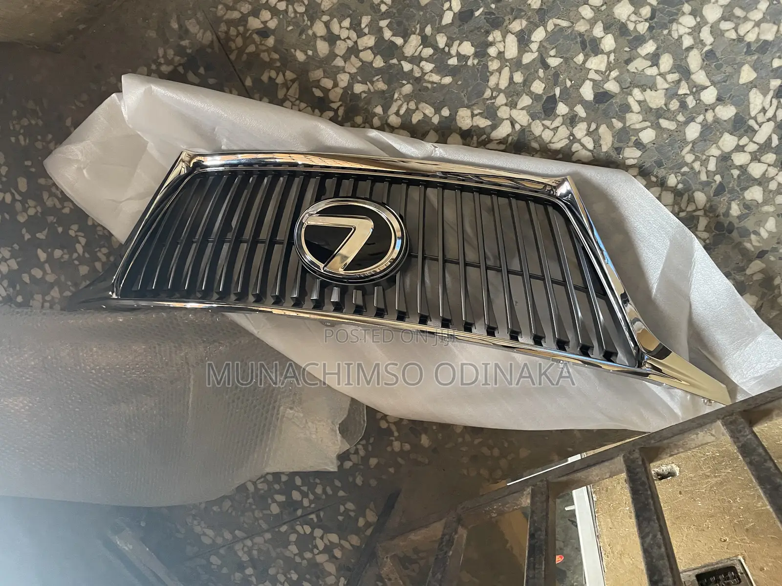 Front Grill Rx 350 2010