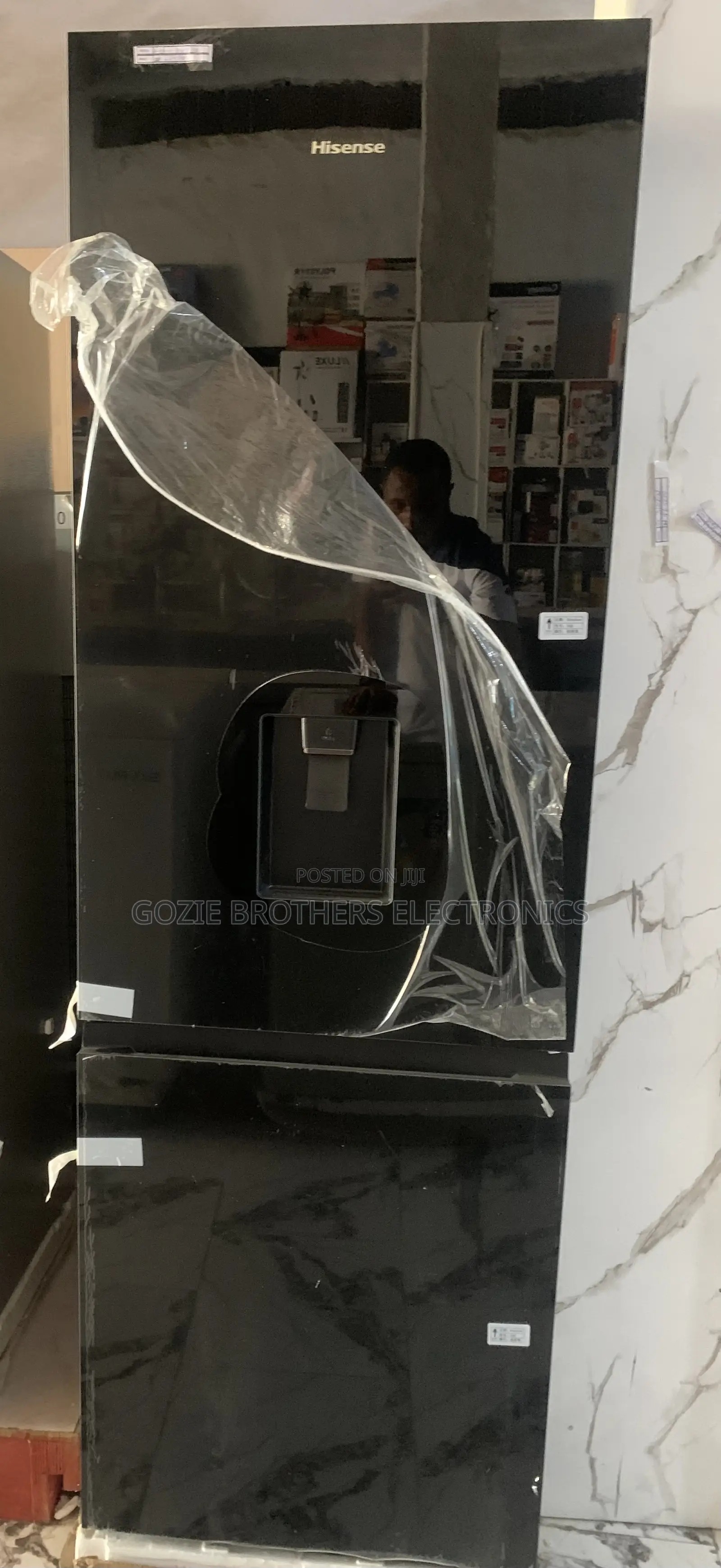 Hisense Refrigerator 349liters With Water Dispenser (Black)