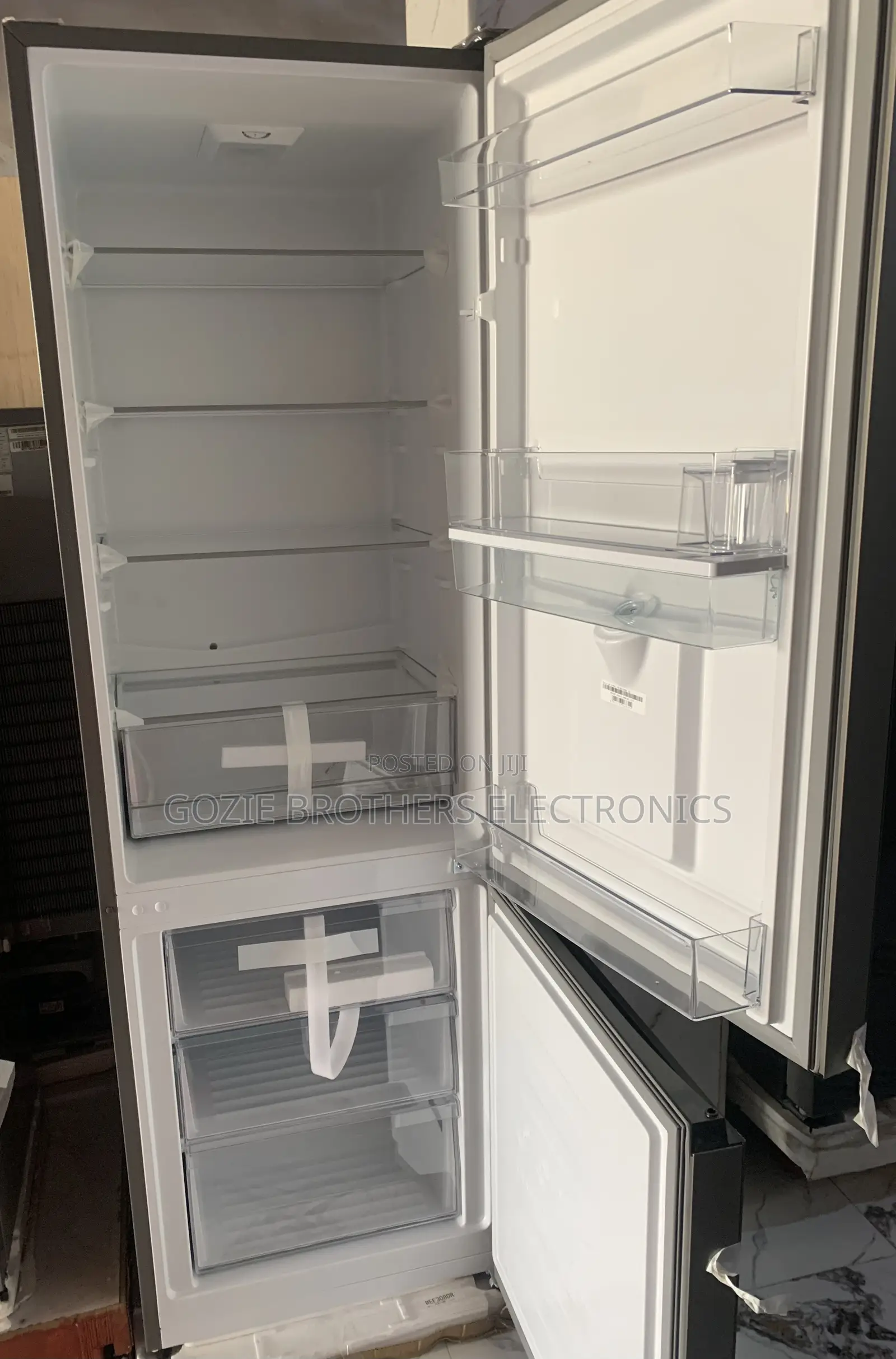 Hisense Refrigerator 349liters With Water Dispenser (Black)