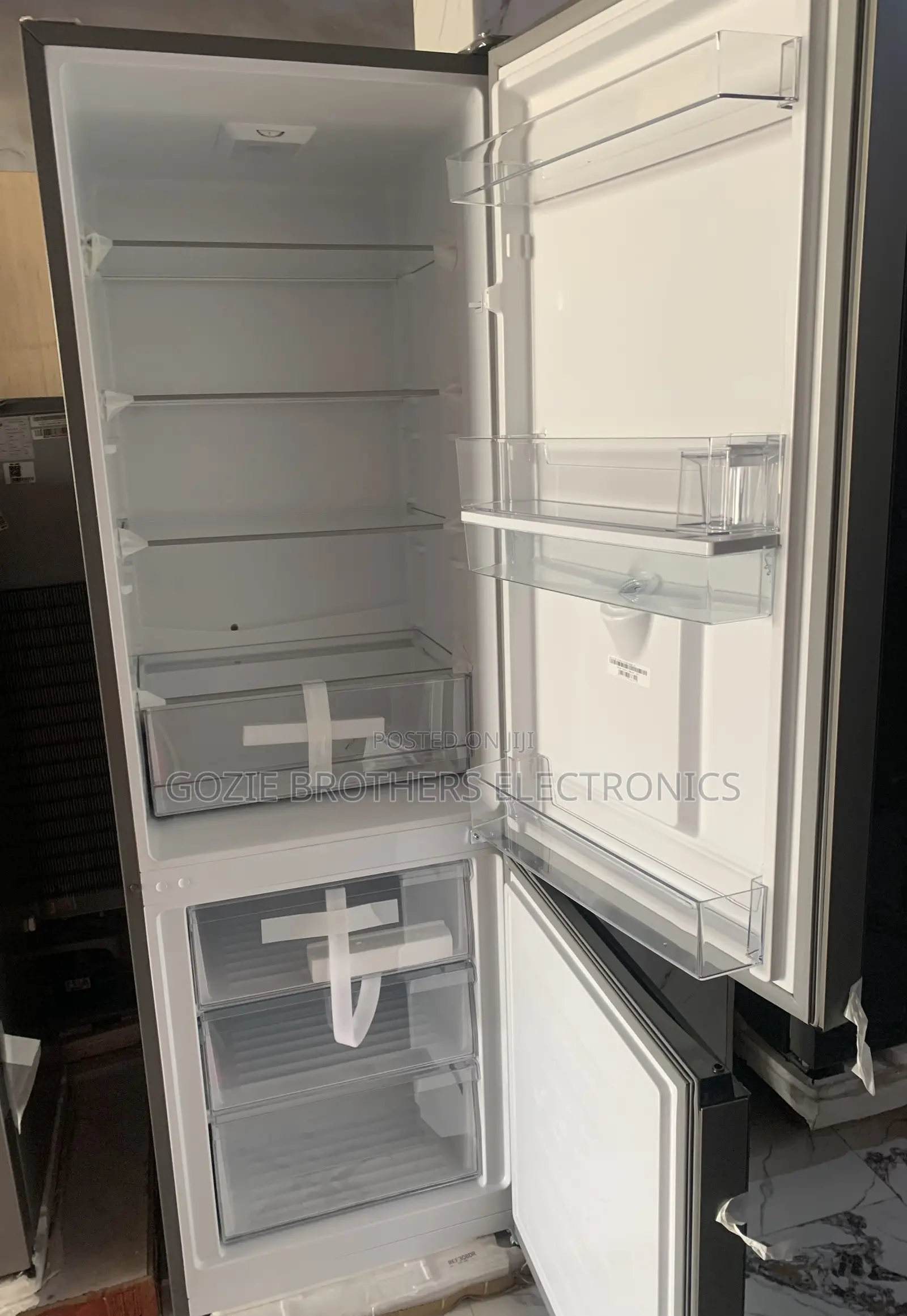 Hisense Refrigerator 349liters With Water Dispenser (Black)