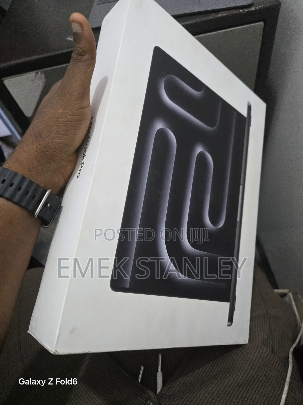 New Laptop Apple MacBook Pro 2024 M4 14-inch 16GB Apple M4 SSD 512GB