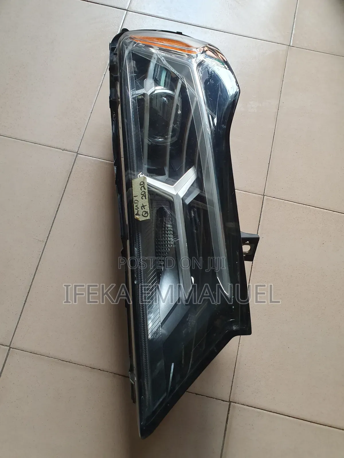 Headlights Audi Q7 2020