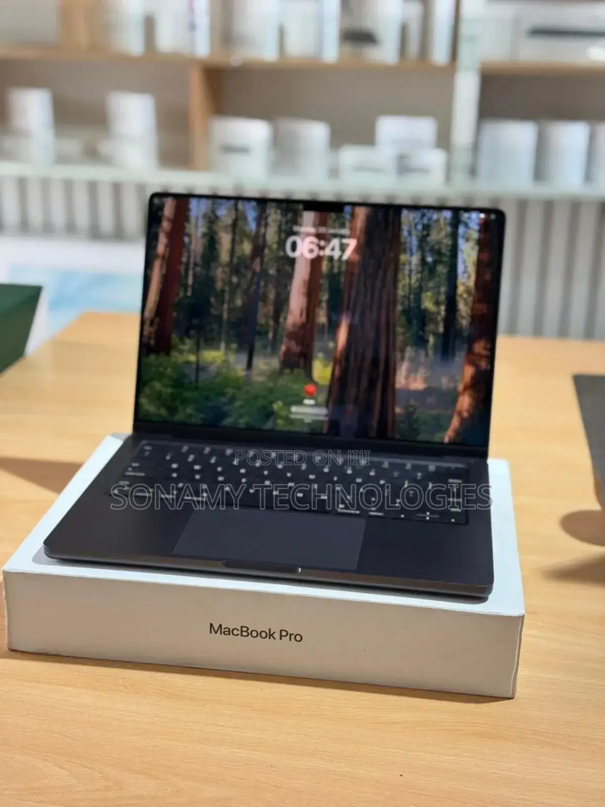 New Laptop Apple MacBook Pro 2023 M3 14-Inch 8GB Apple M3 SSD 1T