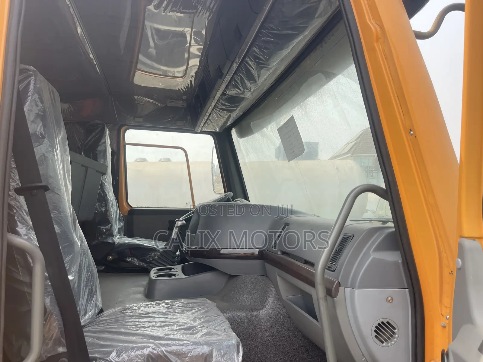 Foreign Used Howo Truck Tractor Head 371HP