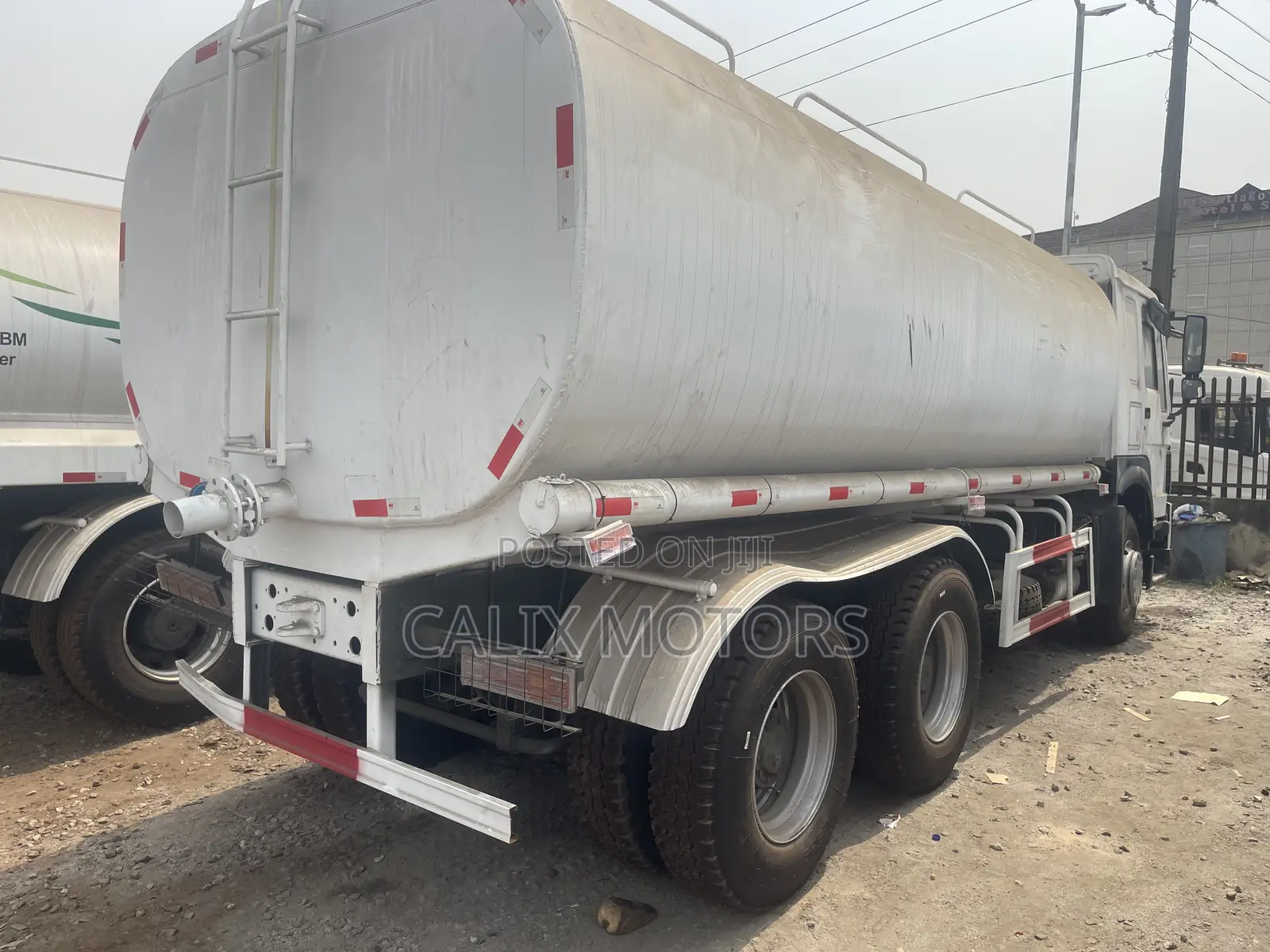 Foreign Used Howo Water Truck 20,000 Litres, 371hp.