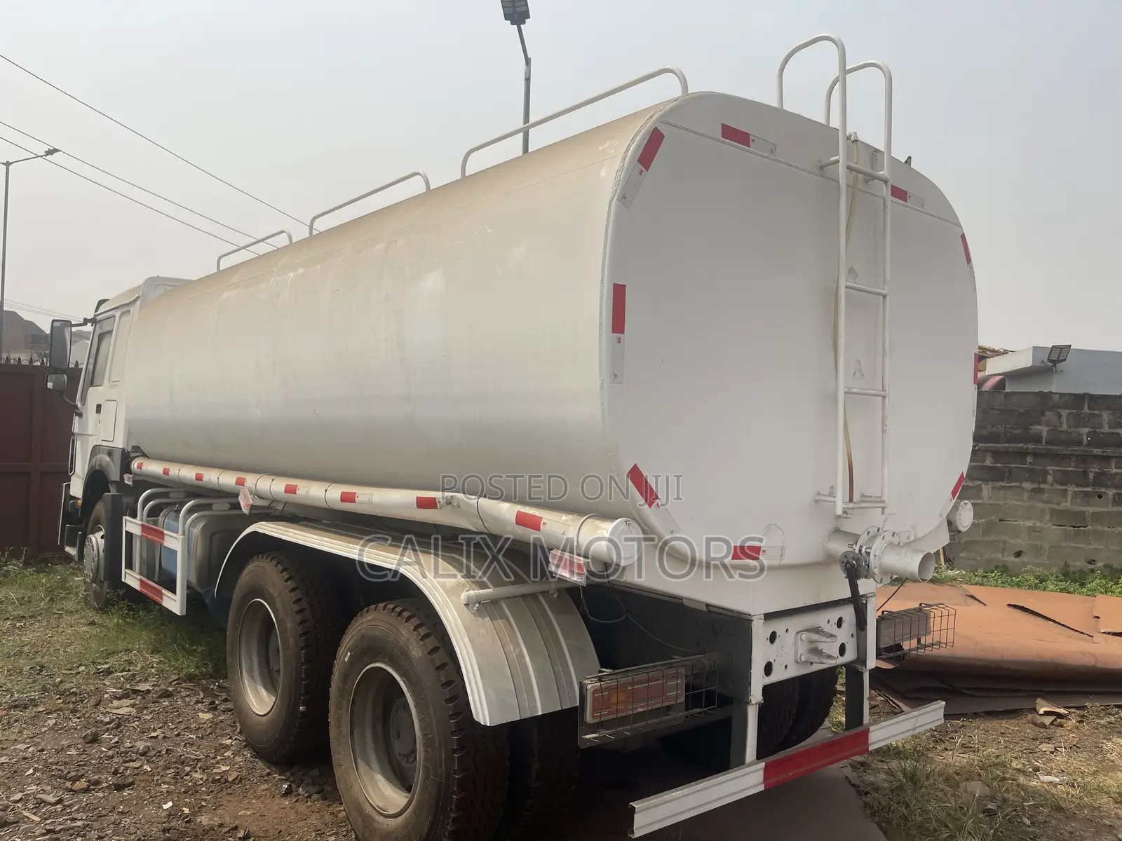 Foreign Used Howo Water Tanker 20,000 Litres.