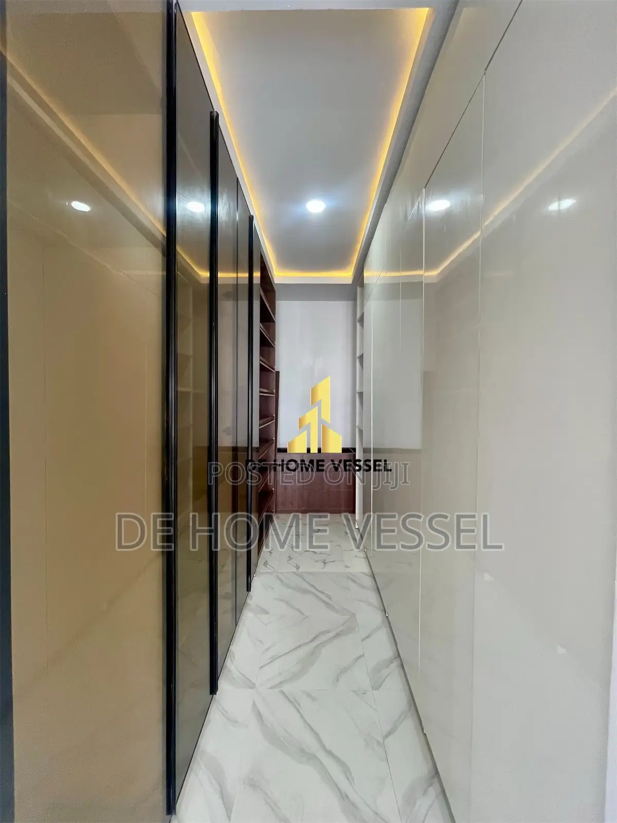 5bdrm Duplex in Ikota for sale
