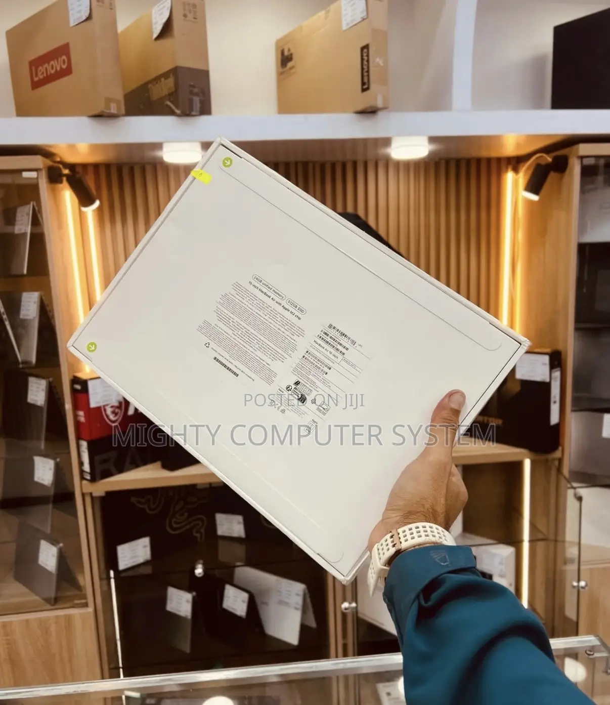 New Laptop Apple MacBook Air 2022 M2 8GB Apple M2 SSD 256GB