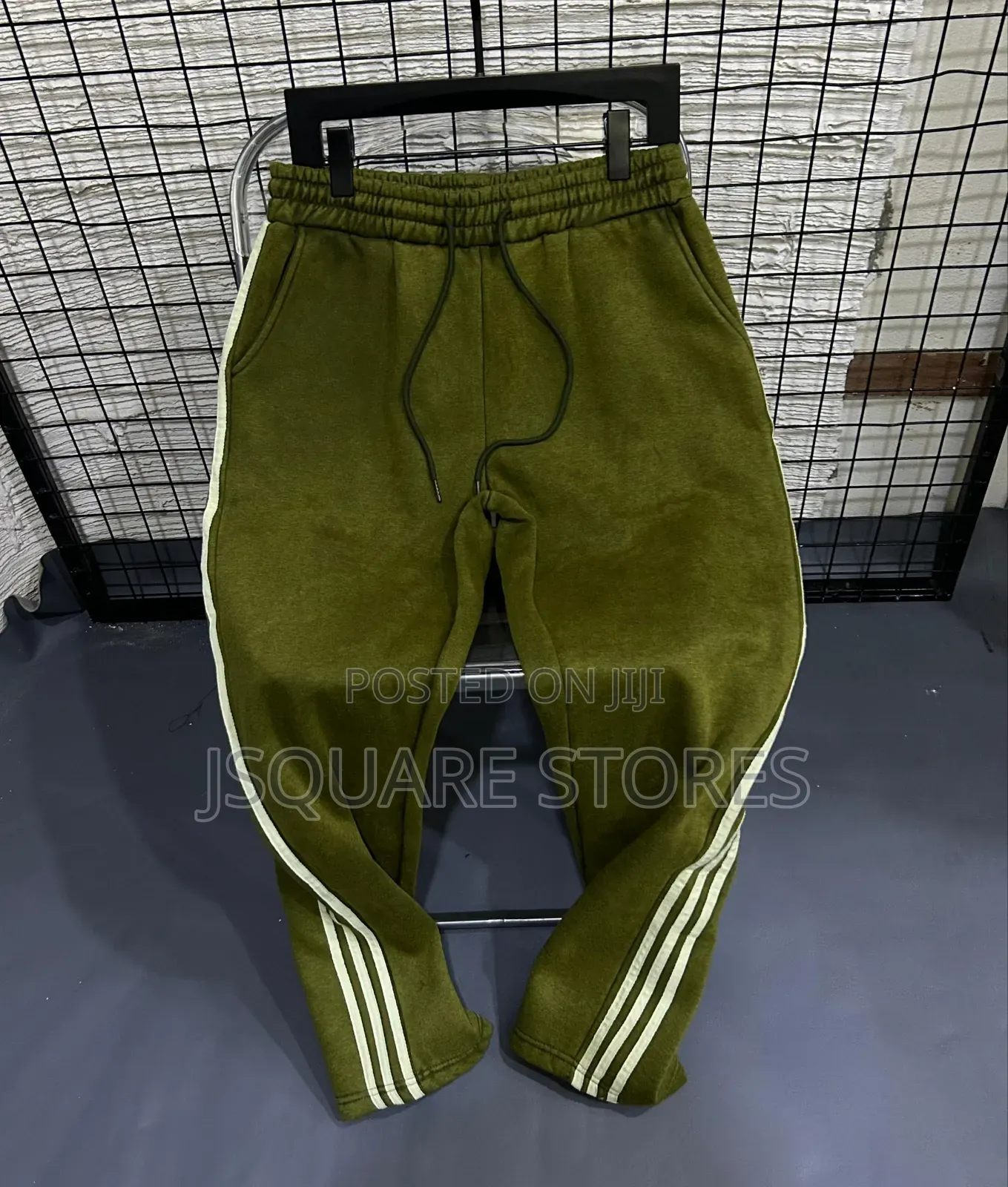Men Quality Joggers With Side Line