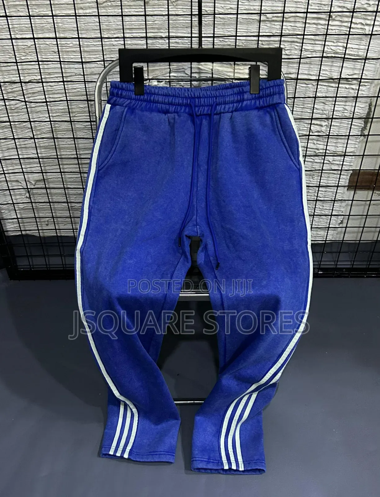 Men Quality Joggers With Side Line