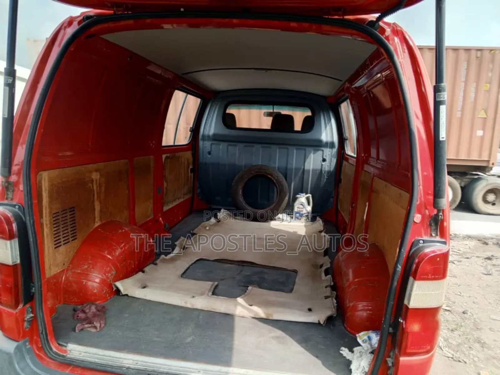 Toyota HiAce 2004 Red