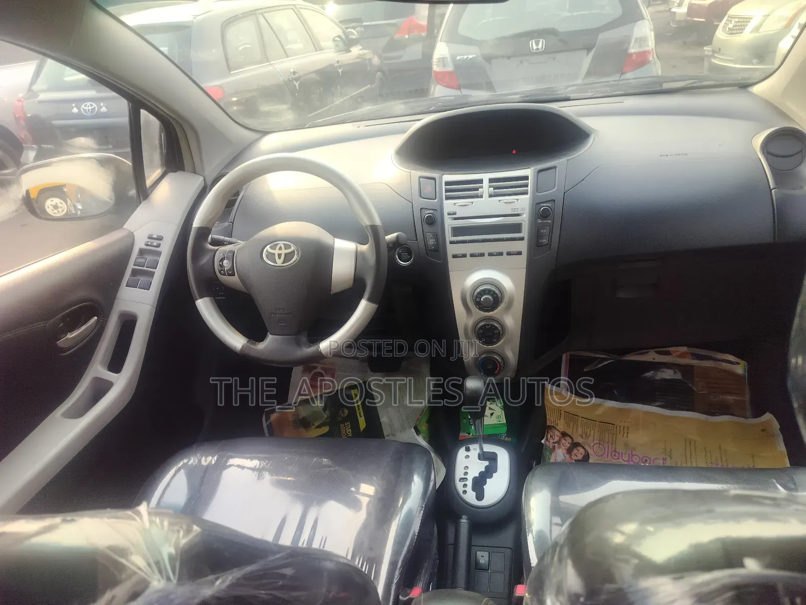 Toyota Yaris Base Hatchback 5dr 2010 Green