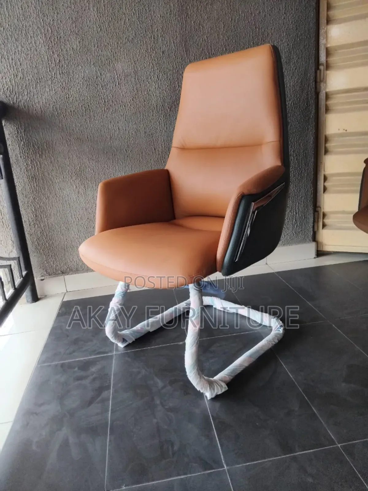 Brown Executive Visitors Chair