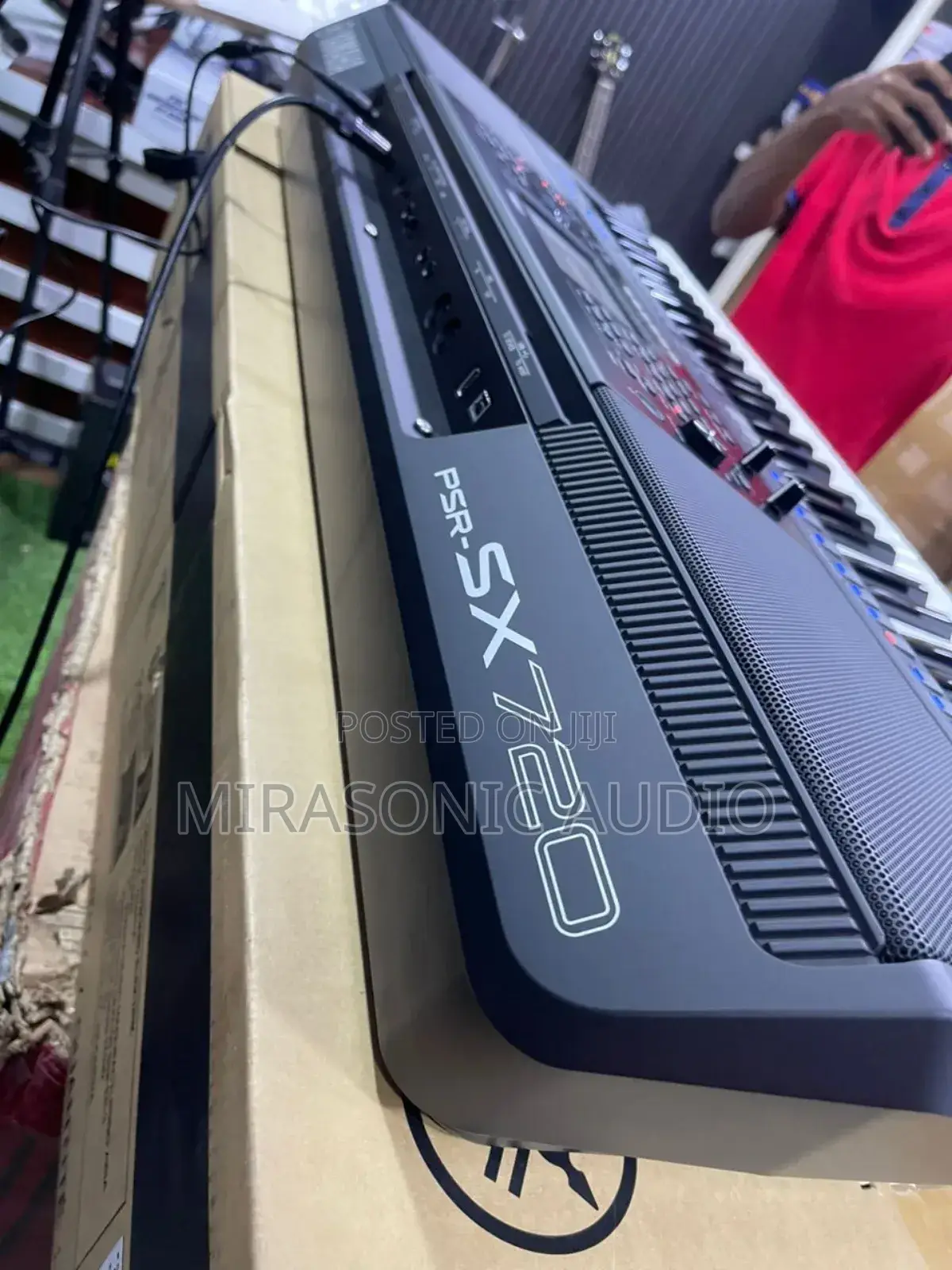 Yamaha PSR-SX720 61 Key Arranger Workstation Keyboard