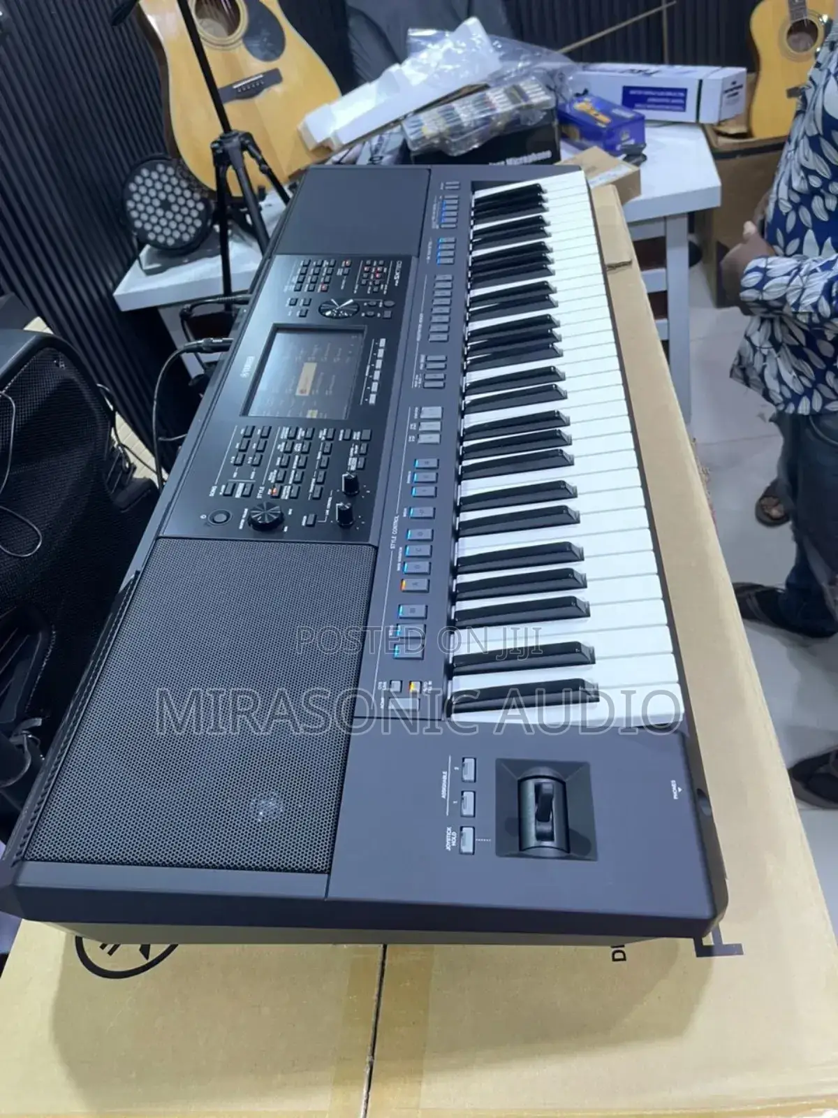 Yamaha PSR-SX720 61 Key Arranger Workstation Keyboard