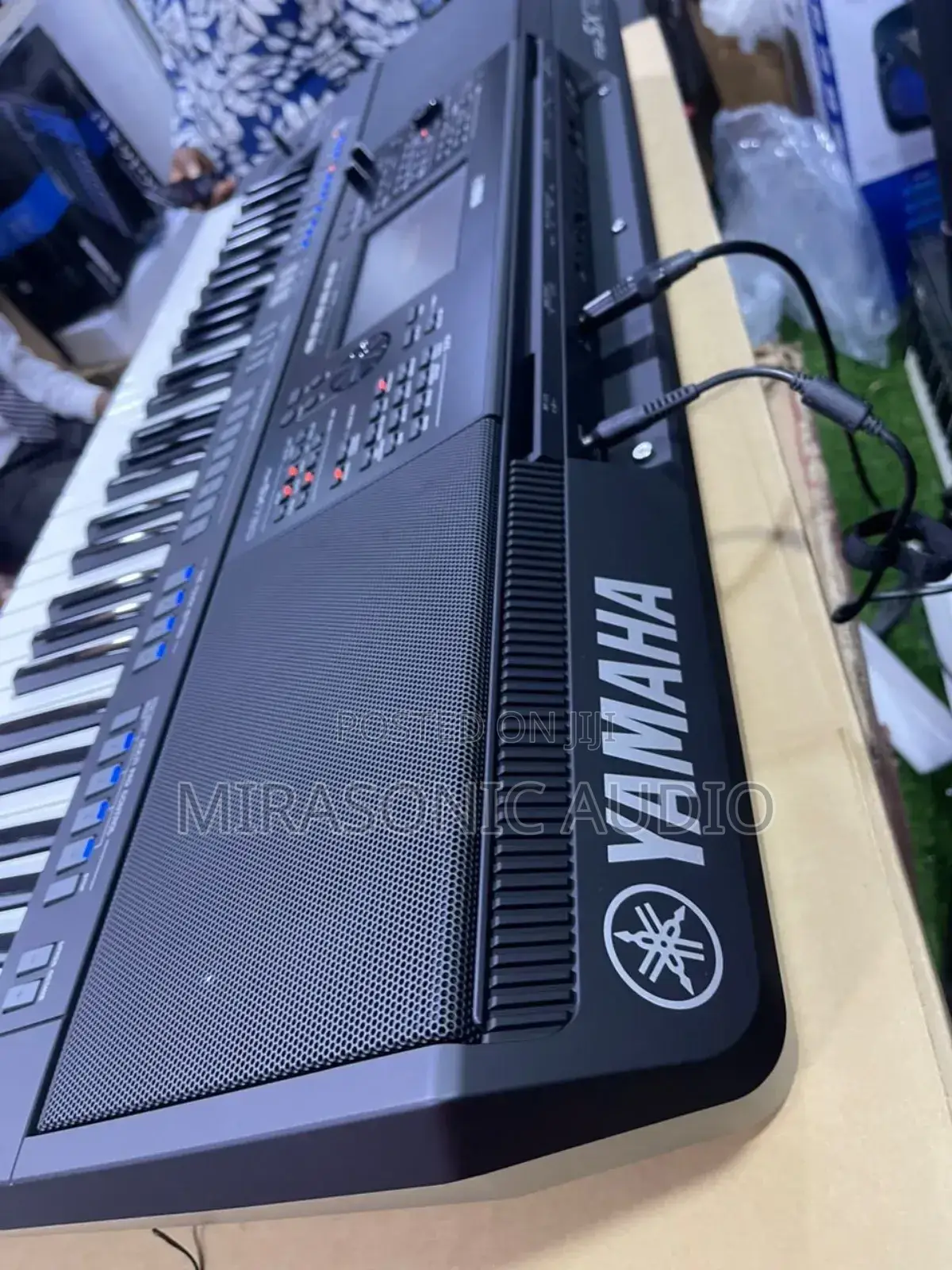 Yamaha PSR-SX720 61 Key Arranger Workstation Keyboard