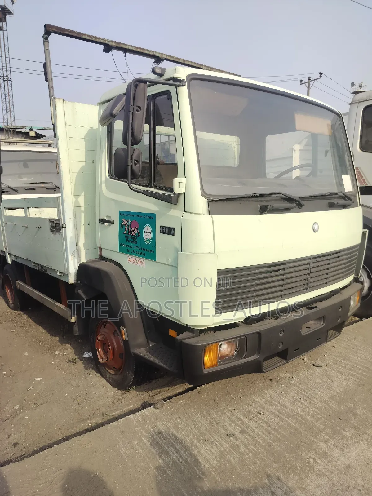 Mercedes Benz 814 Truck Six Tyres