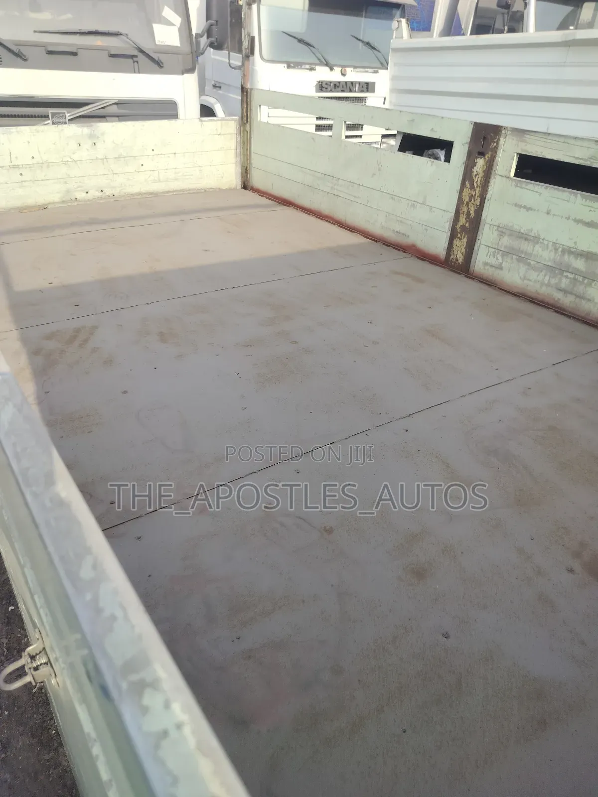 Mercedes Benz 814 Truck Six Tyres