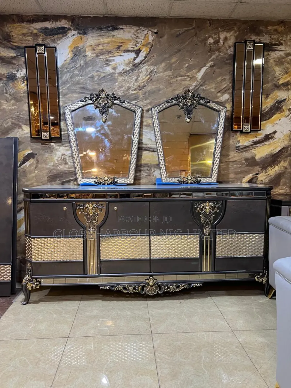 Royal Tv Stand