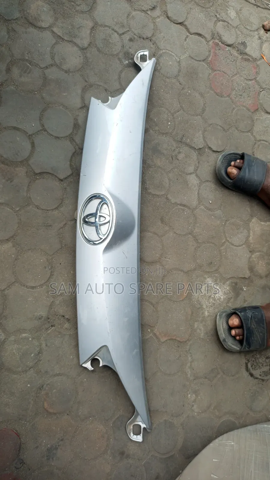 Toyota RAV4 2014 Model Booth Chrome