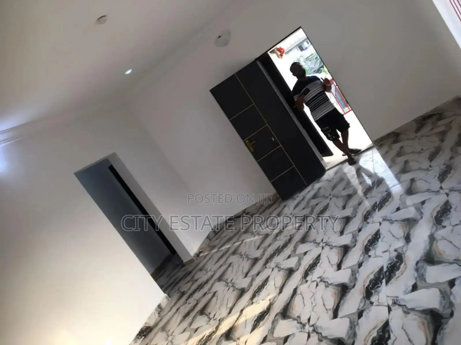 Furnished 2bdrm Block of Flats in Farm Road, Port-Harcourt for rent