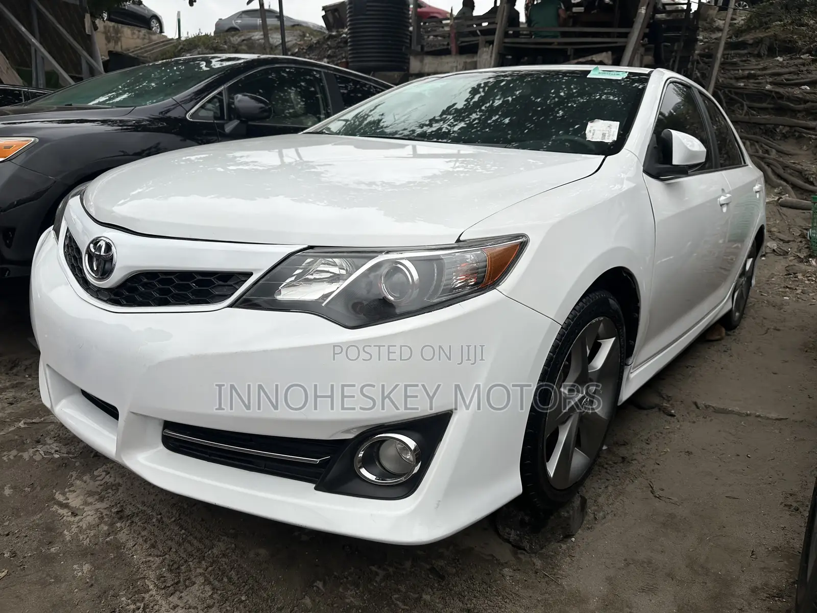 Toyota Camry SE V6 4dr Sedan (3.5L 6cyl 6A) 2012 White