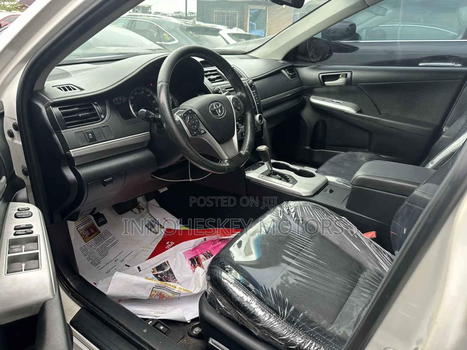 Toyota Camry SE V6 4dr Sedan (3.5L 6cyl 6A) 2012 White