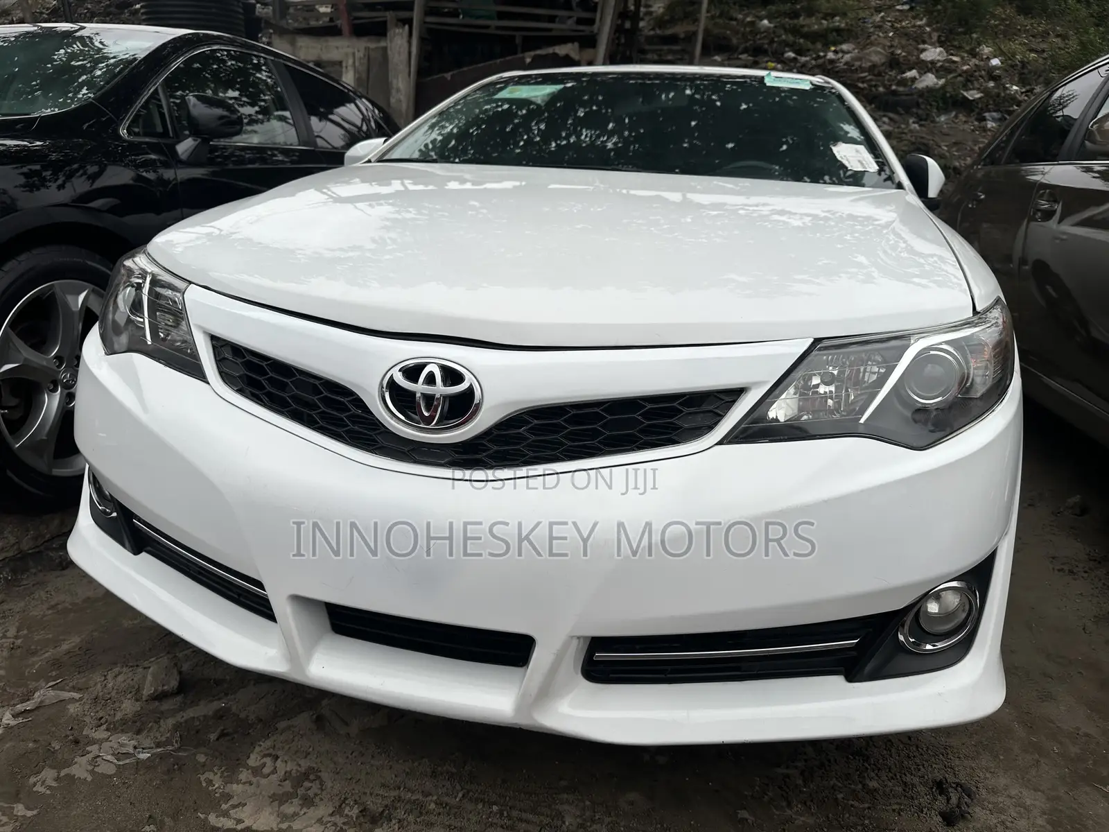 Toyota Camry SE V6 4dr Sedan (3.5L 6cyl 6A) 2012 White