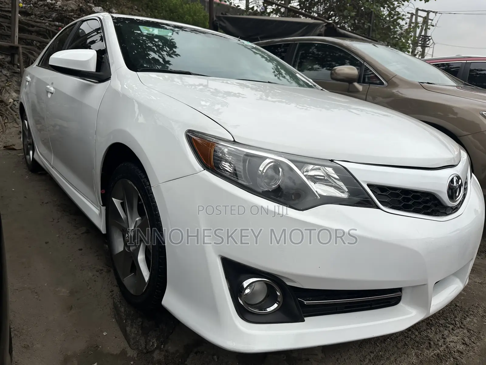 Toyota Camry SE V6 4dr Sedan (3.5L 6cyl 6A) 2012 White