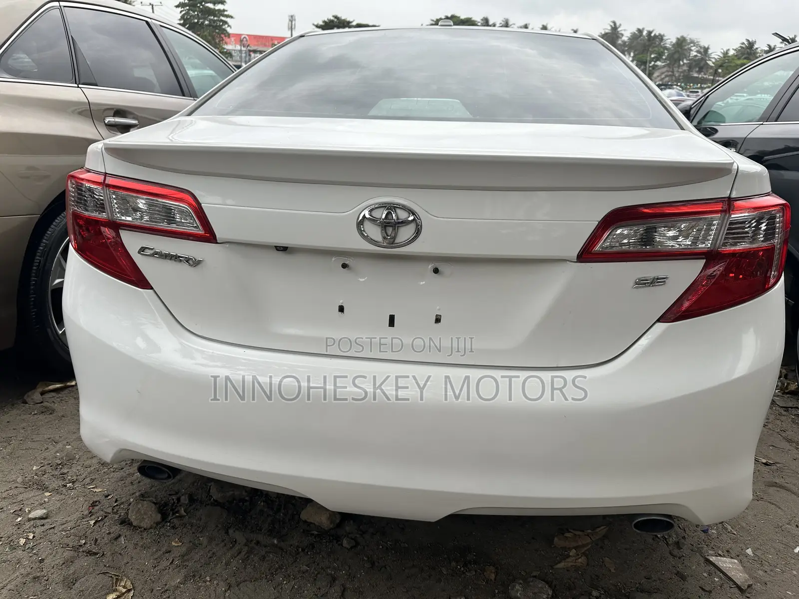 Toyota Camry SE V6 4dr Sedan (3.5L 6cyl 6A) 2012 White